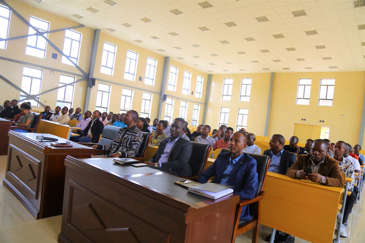 MusanzeCollege's tweet photo. Today, Hon. Senator @Prof_Niyomugabo visited @IPRCMusanze . He represents Public Higher Learning Institutions in @SenateofRwanda. Discussions held between him, teaching staff, &amp; students’ representatives focused on the quality of training delivery &amp; producing competent graduates. https://t.co/M5K0U7z6jy