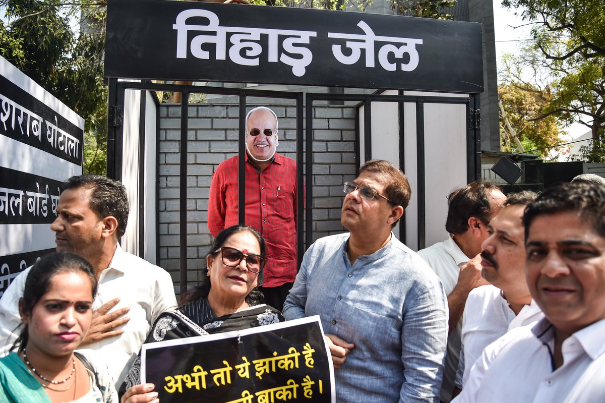 A BJP worker poses as former Delhi deputy CM #ManishSisodia and #SatyendraJain during a #protest against the Delhi Government, near #AAP headquarters in #NewDelhi, Friday, March 10, 2023. 
Assignment for @PTI_News
#aamaadmiparty #BJP #bhartiyajantaparty #bjpindia #photooftheday