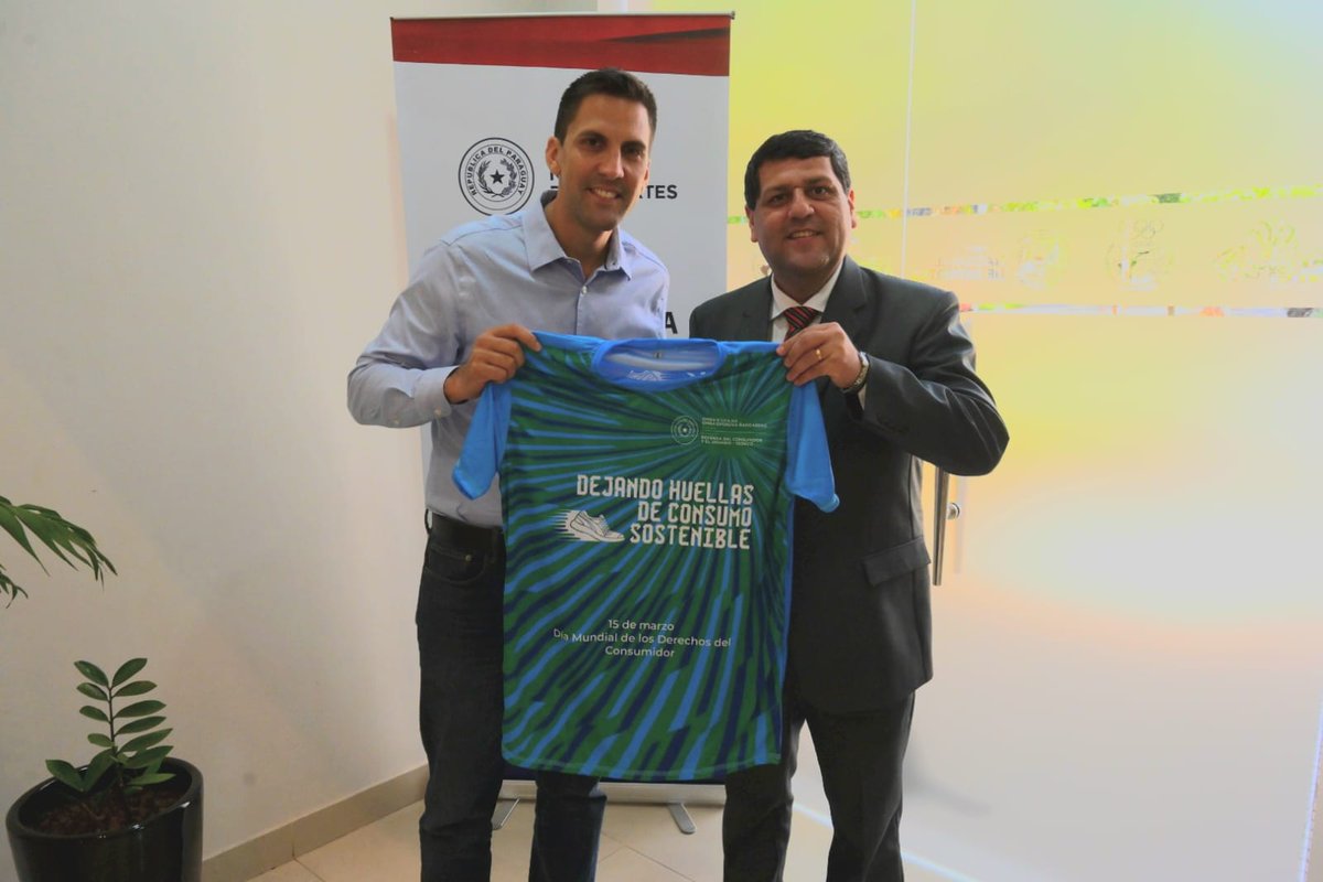 sndpy's tweet photo. Listos para la Correcaminata “Dejando Huellas de Consumo Sostenible”💪🏻😎

El Ministro @DiegoGaleanoH recibió su #KitOficial para la correcaminata del domingo 12 de marzo en @NuGuasu🤩🇵🇾

El kit fue entregado por el Ministro de @sedecopy, Juan Estigarribia🙌🏻

#ElDeporteNosUne🤝 https://t.co/KI1qqJgo5i