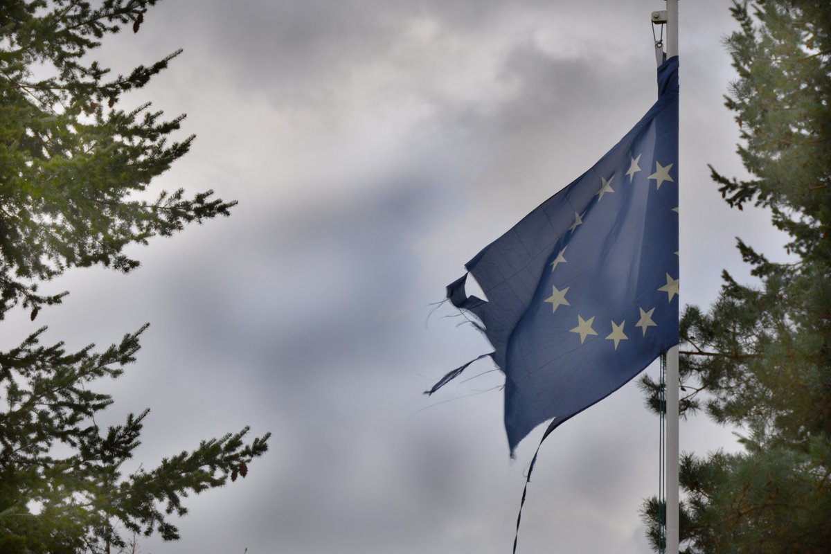 360__Media's tweet photo. “Brexit oli upea prosessi, joka toimii tienavaajana väistämättömälle EU:n ja euron hajoamiselle”

Joka toinen pienpuolue kritisoi puolueohjelmassaan Euroopan unionia. 

Lue koko juttu linkistä:
https://t.co/hixvqCJqdF https://t.co/gGCTvrwWFL