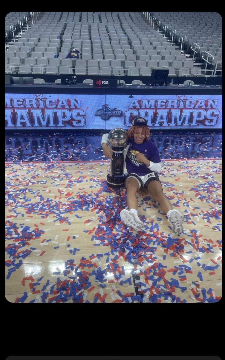 dc_queens's tweet photo. Congratulations to Queen Samora Watson @samora5_ We are so proud of you one of the best Queens to ever lace them up and wear the purple and Gold. Keep Grinding baby girl the grind never stops. Once again Congratulations!!! 👸🏾🏀💪🏾👊🏾!!! https://t.co/DfQmSK3Daj