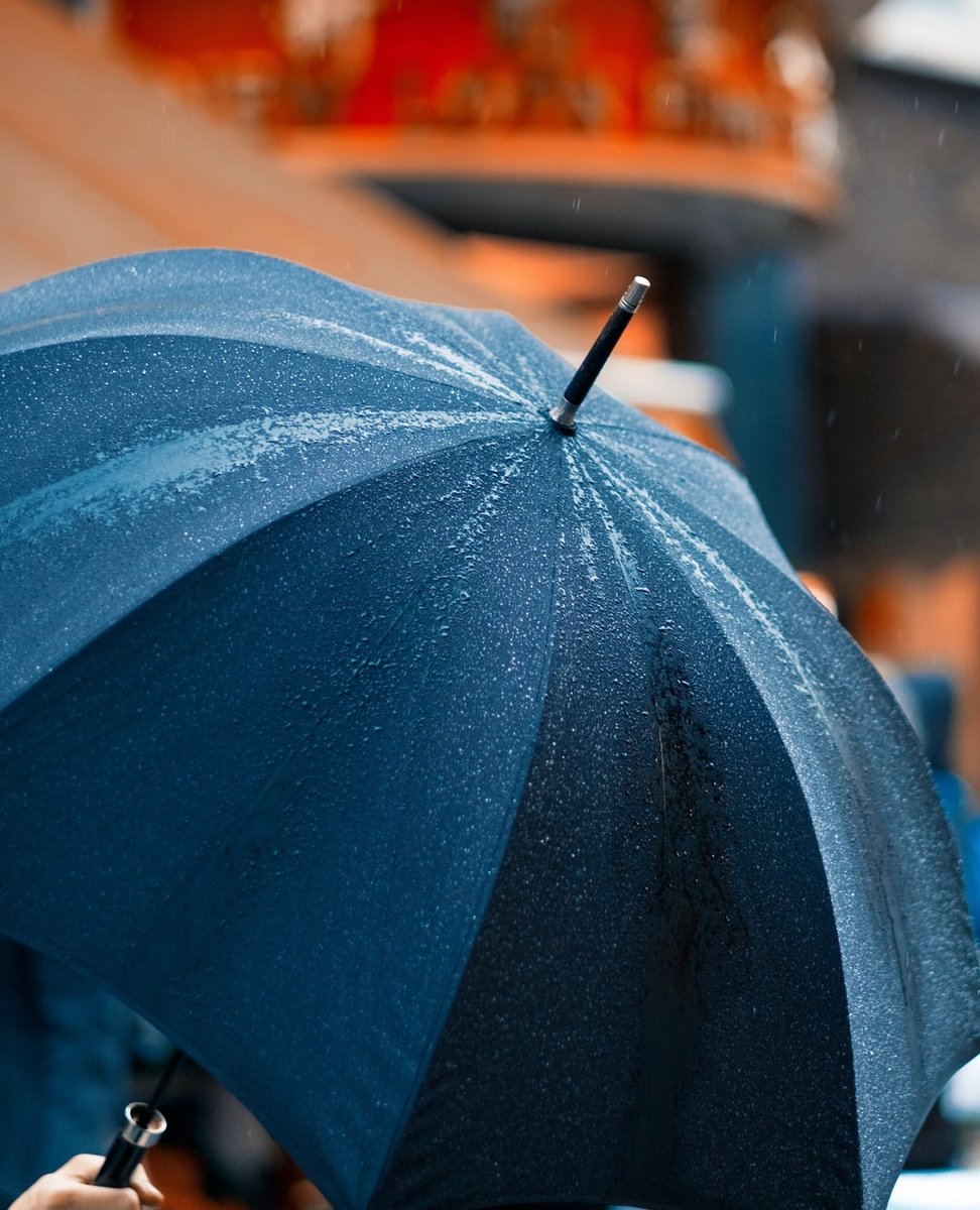 Swanson_Ins's tweet image. You wouldn't want to be caught in the rain without an umbrella. Don't leave your finances unprotected either! 🌂 Come to us for reliable umbrella insurance in CT and start feeling secure today! 💵 #ctinsurance #umbrellainsurance #safeandsecurefinance