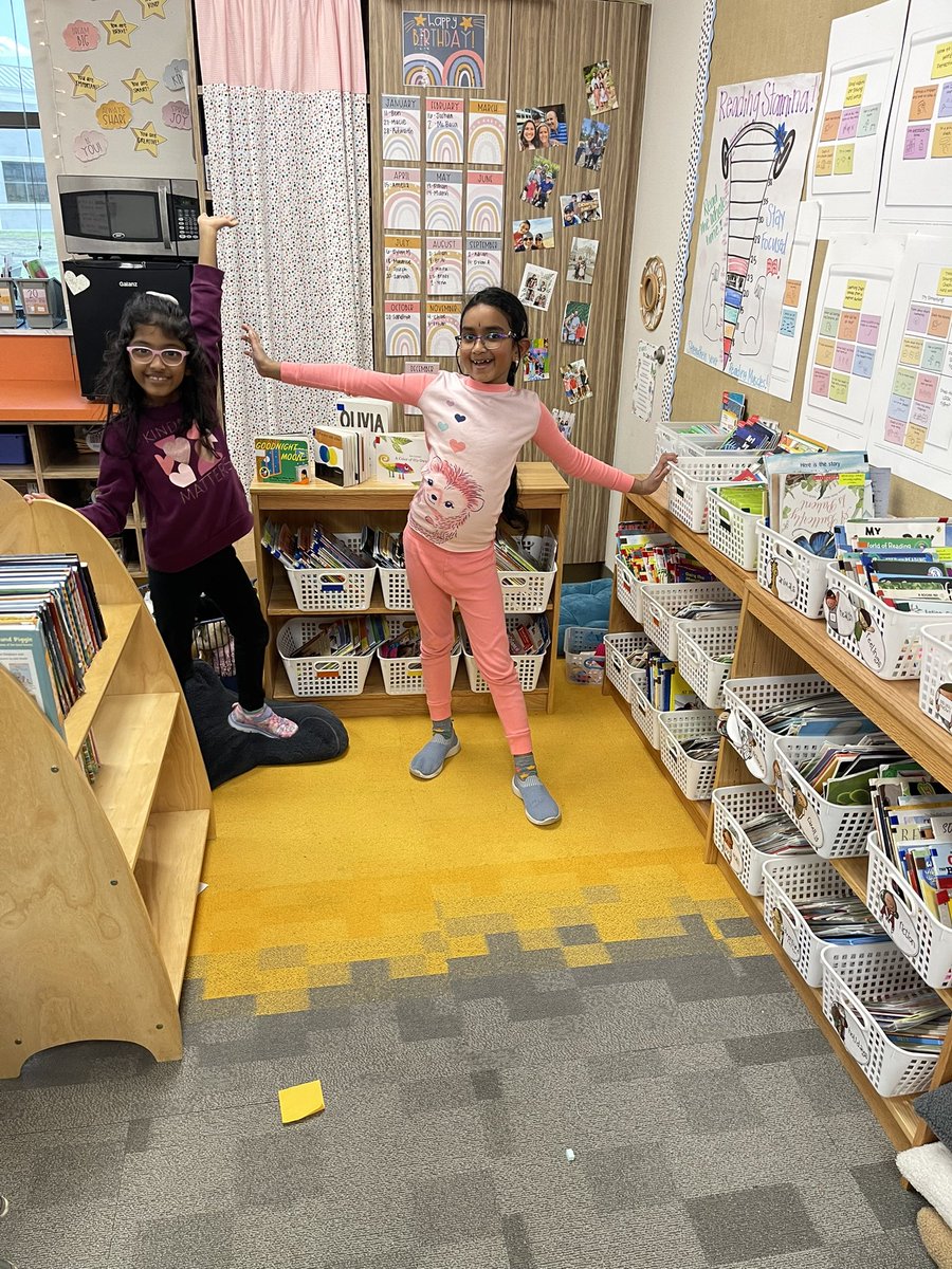 clarksonfirst's tweet image. Problem: our classroom library was not organzied and our buckets were overflowing. ❌
Solution: reorganize our library bins &amp;amp; create a poster teaching how to keep it clean!📚✨ #vaughnspringtraining #classroomlibrary #innovative @VaughnElemFISD