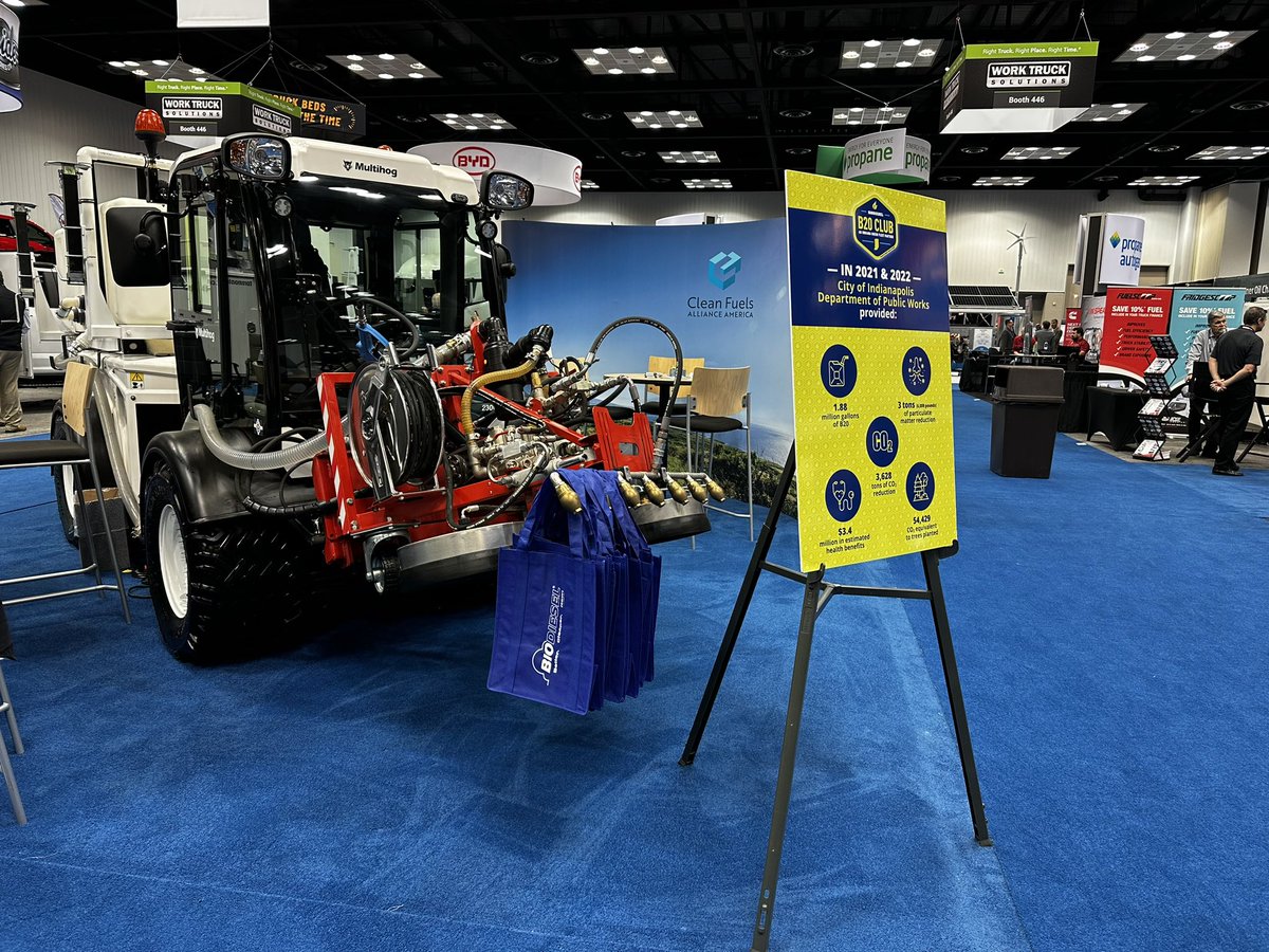 CleanFuelsAA's tweet image. Another great @WorkTruckWeek with our partners from @REGbiofuels, @optimuspgh, @INSoybean and @INB20Club sharing how your trucks can run better and cleaner using #biodiesel and #renewablediesel. #PerformanceProven #BetterCleanerNow