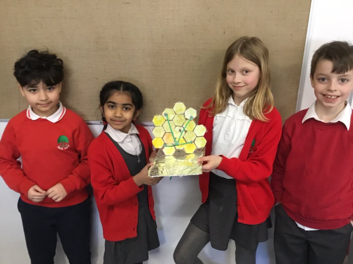 InchViewPS's tweet image. After some great teamwork, P4s have created some fabulous 3D models of the James Webb Telescope using recycled materials. @RoyalObs @SSERCprimary #DeepSpaceDiary @PKCTeach