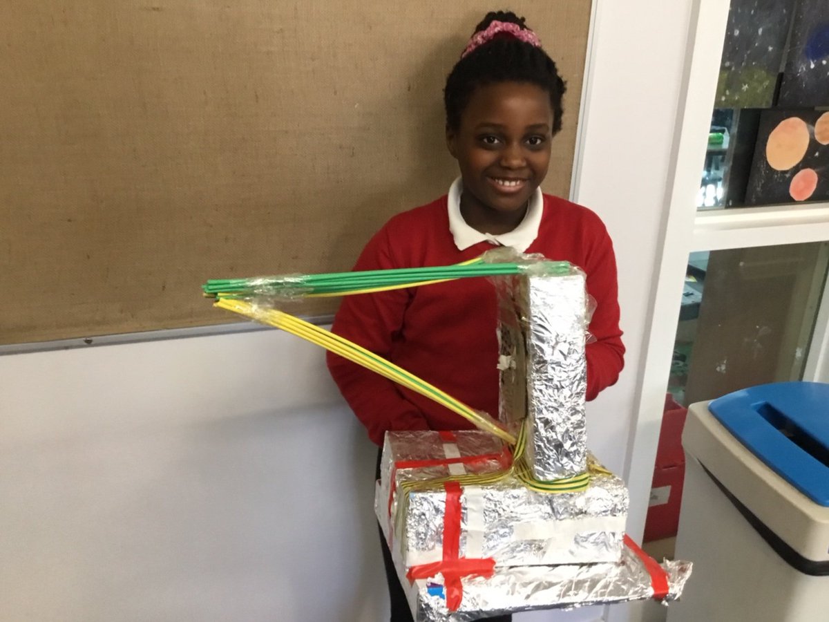 InchViewPS's tweet image. After some great teamwork, P4s have created some fabulous 3D models of the James Webb Telescope using recycled materials. @RoyalObs @SSERCprimary #DeepSpaceDiary @PKCTeach