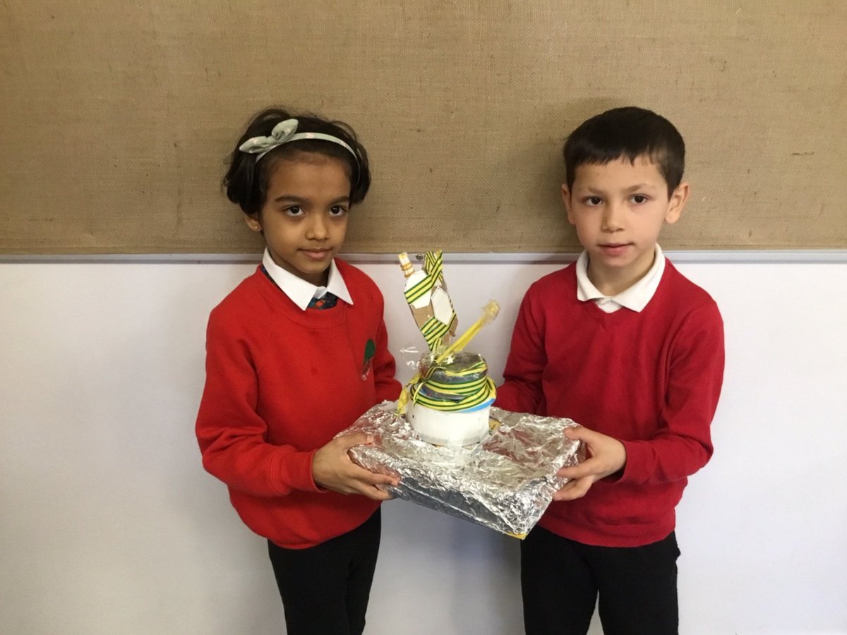 InchViewPS's tweet image. After some great teamwork, P4s have created some fabulous 3D models of the James Webb Telescope using recycled materials. @RoyalObs @SSERCprimary #DeepSpaceDiary @PKCTeach