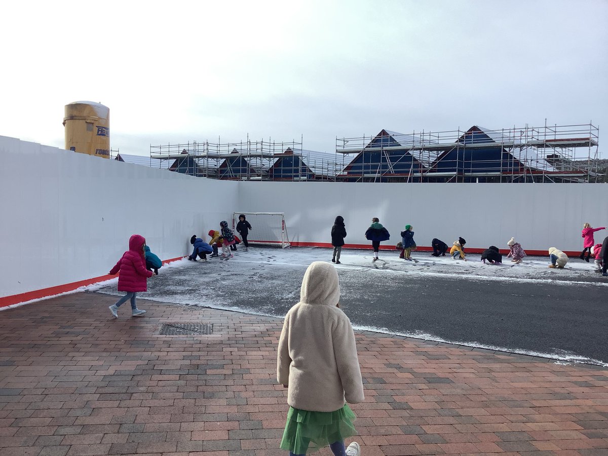 Making memories. It was worth all the shoes and gloves on the radiators for the rest of the day.
#snow #happyfriday #makingmemories #educatetogehter #cherrywood