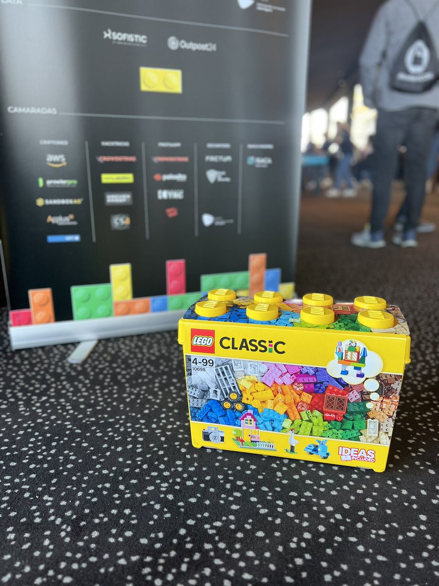 rootedcon's tweet image. ¡ATENCIÓN! La foto que recibamos hecha en #RootedCON2023 con un número mayor de piezas de Lego, antes de las 20:30 se lleva esta tremenda caja de Lego.