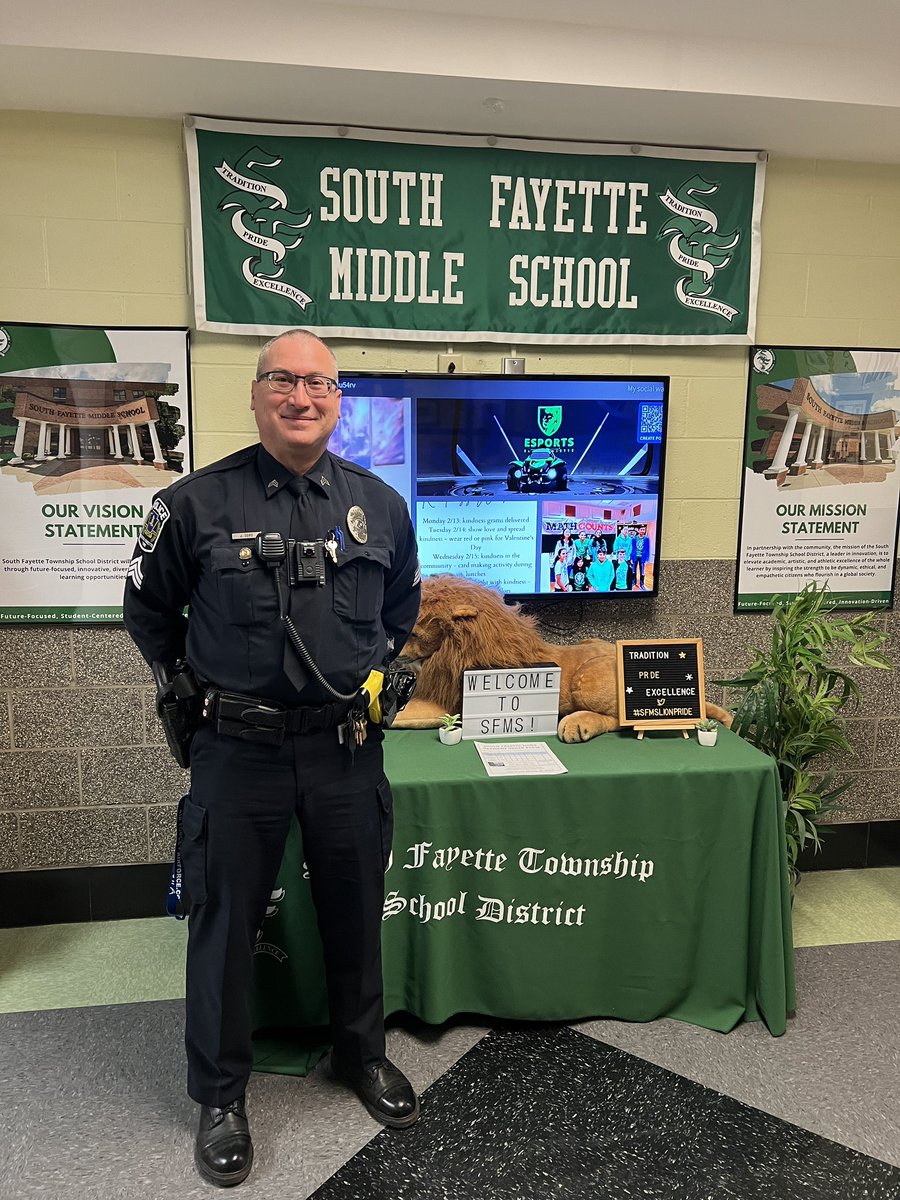 Our 🌟Lion in the Limelight🌟 this week is our School Resource Officer, Sgt. Jeff Sgro! He is a valuable member of our school community. We are thankful for all he does to keep our staff and students safe! #SFMSLionPride #SFLionPride 💚🦁