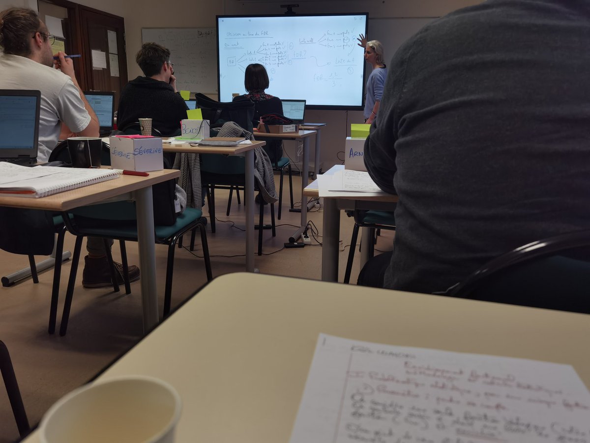 La FDR ? trop facile, avec @glelandais à la manœuvre pour le #duomiques en enseignement hybride sur tableau blanc... électronique :) <a href="/pierrepo/">Pierre Poulain</a>