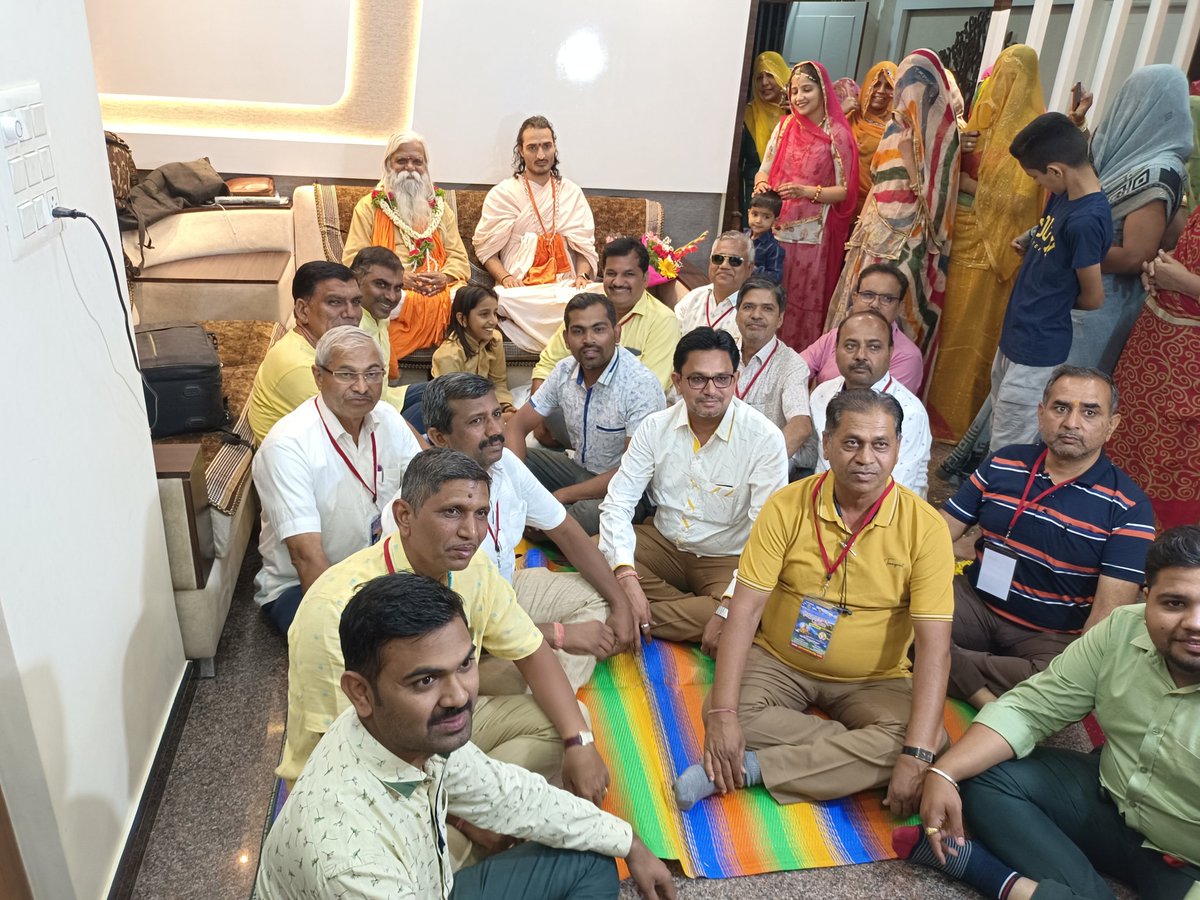 kriparam_ji's tweet photo. मैसूर (कर्नाटक) हवाई अड्डे पर गुरु कृपा सेवा समिति, मैसूर द्वारा गुरुवर का भव्य स्वागत... https://t.co/0x0M6xyuoP