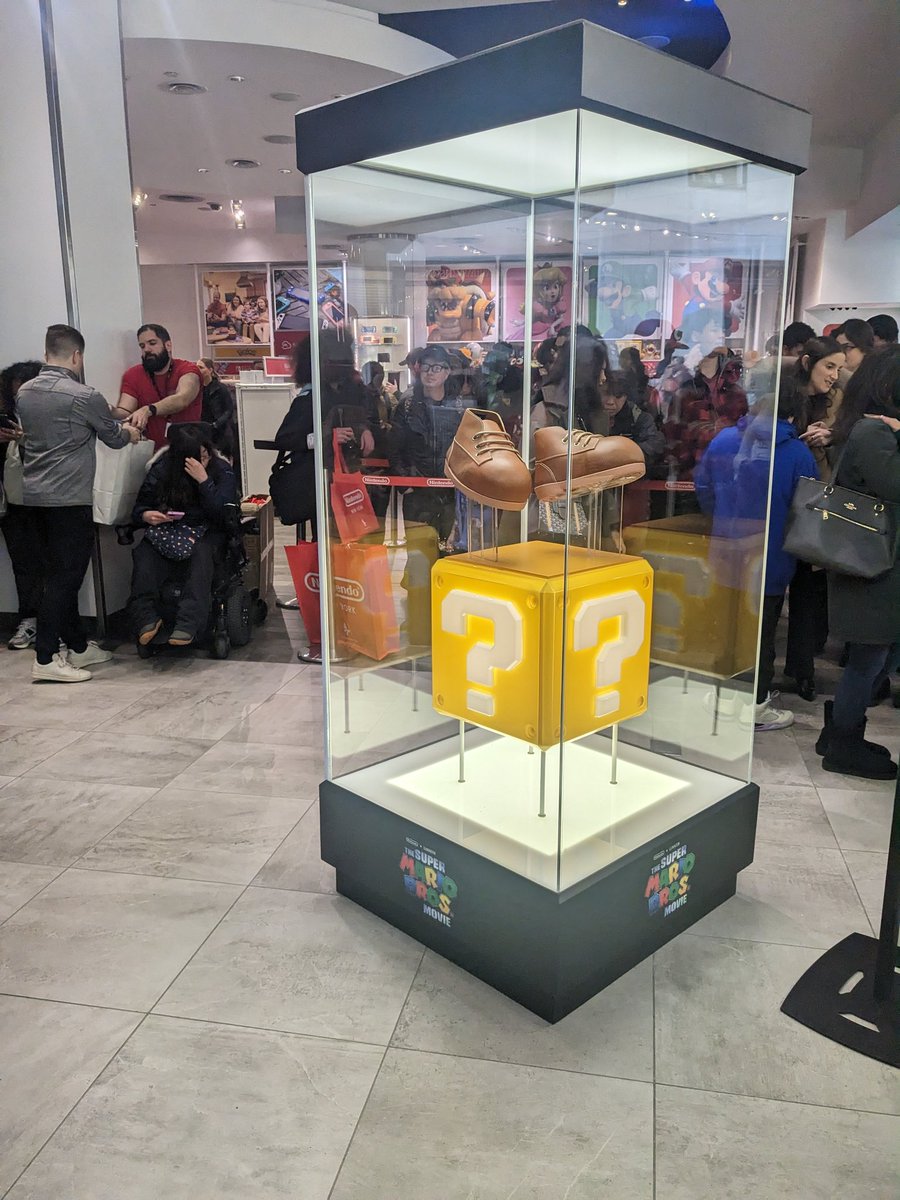 Yup, those are shoes #idontknowwhatiwasexpecting <a href="/NintendoNYC/">NintendoNYC History And News𝕏</a> #marioday