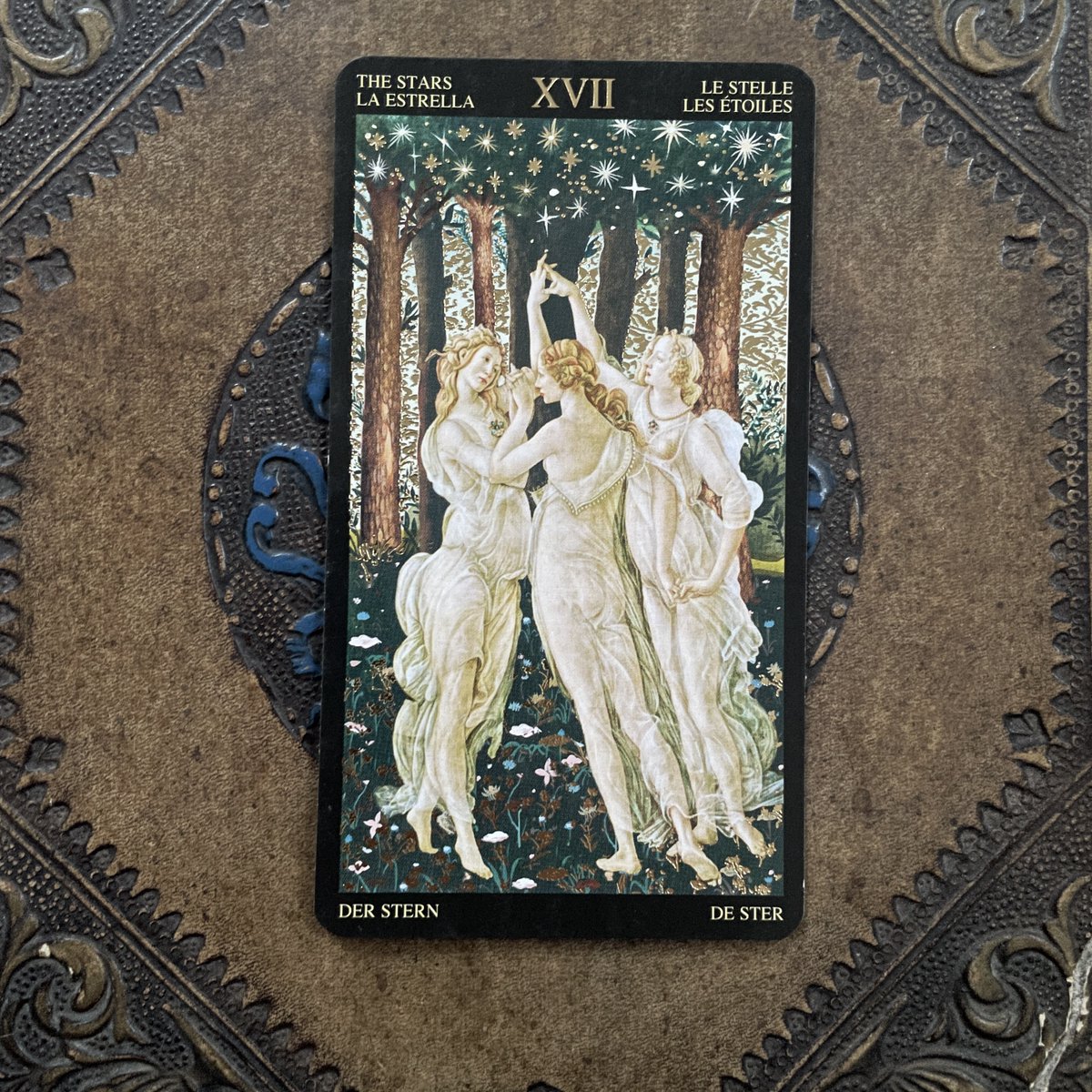 nicoalquimia's tweet image. L'Étoile du tarot symbolise la protection spirituelle. Quand vous tirez cette arcane, sachez que votre guide spirituel est à vos côtés pour veiller sur vous et protéger votre âme. #Tarot #ProtectionSpirituelle