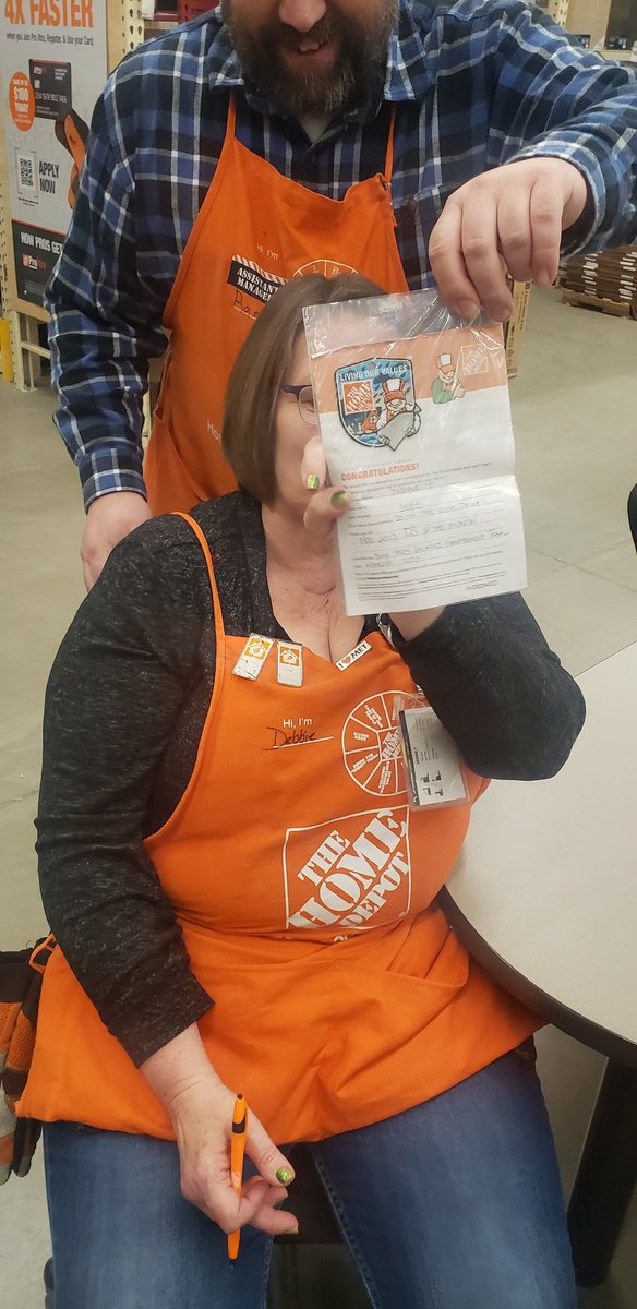 Congrats to our 2 great employees, Kevin, our Specialist of the Month, and Deb T, our DS of the Month. Great job, everything you do is much appreciated! @TarikWiles <a href="/KimGoldhardt187/">Kim Goldhardt</a>