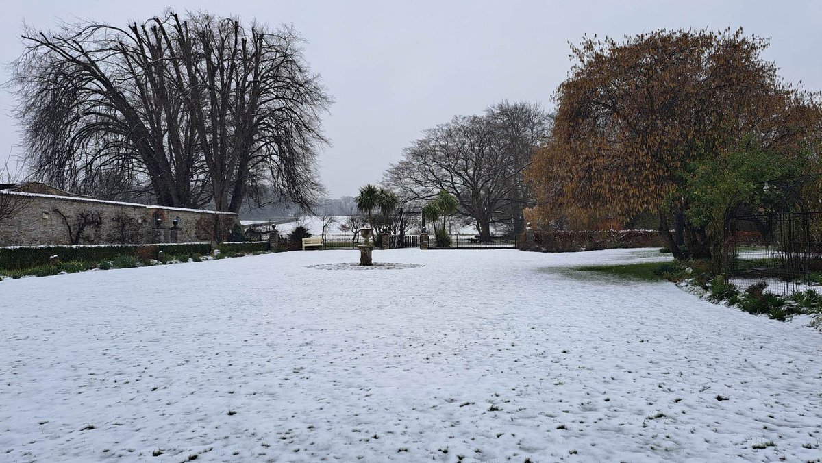 Cossington looking very springlike last week, and then, snow! Definitely not common for Somerset in March – but beautiful nonetheless!

#SomersetHoliday #SelfCatering #SomersetSnow