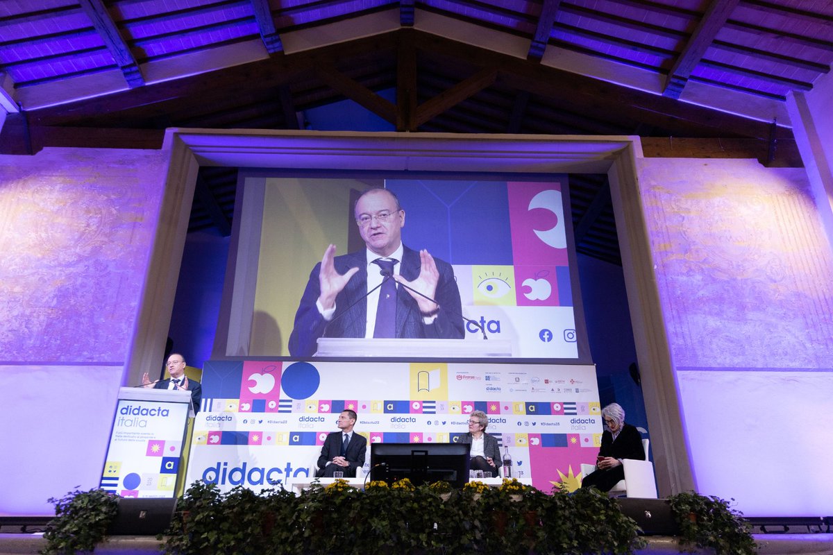 G_Valditara's tweet photo. (1/4) Oggi ho parlato di orientamento a @FieraDidactaITA, importante evento basato su due temi strettamente legati, fondamentali per il MIM: formazione e innovazione. Il Ministero è presente con circa 70 eventi: dal PNRR alla Scuola digitale, dal risparmio energetico agli ITS. https://t.co/8SqzdnS7rL