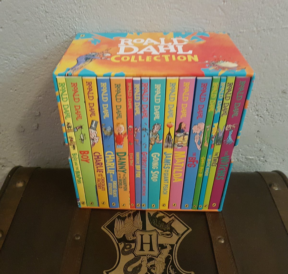 Been on a #RescueMission
If you want to change the words in these books, you're gonna have to pry them from my cold dead hands! 
#TheRoaldDahlCollection
#RoaldDahl
#QuentinBlake
#puffinbooks 
📖📚