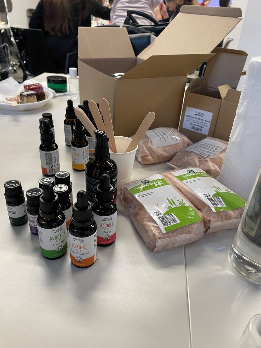 На 8 март поканихме на гости Силвия Павлова от #WoodenSpoon. Заедно с нея си направихме работилница за чиста домашна козметика. За нас всичко беше интересно, различно, почти непознато, доста ухаещо и полезно :) Всички (cont) go.ey.com/3JaeuZG