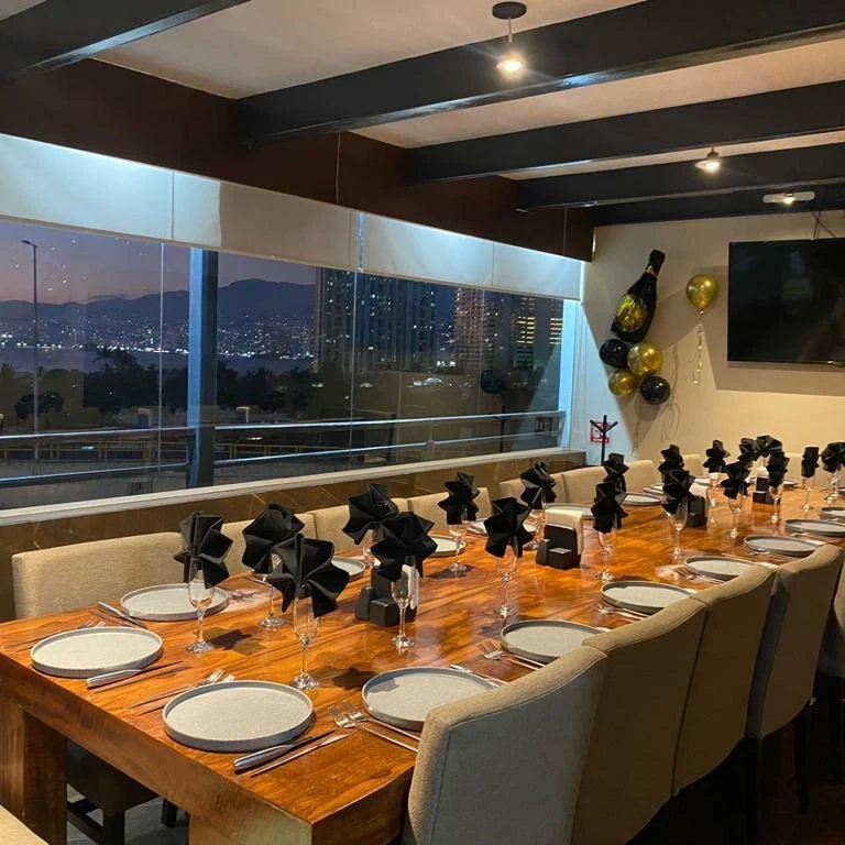 Jaime_Badillo's tweet photo. Sí necesitas privacidad, vive la experiencia en PISO 3 Acapulco, cupo máximo de 22 personas sentadas.
Cuenta con musica propia, A/A, baños, vista panorámica a la bahía de Acapulco, meseros personalizados, pantallas de 65 pulgadas y karaoke con 2 micrófonos.
#Piso3
#restaurante https://t.co/OmyOA5v6UE