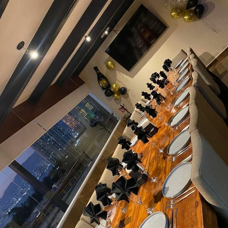 Jaime_Badillo's tweet photo. Sí necesitas privacidad, vive la experiencia en PISO 3 Acapulco, cupo máximo de 22 personas sentadas.
Cuenta con musica propia, A/A, baños, vista panorámica a la bahía de Acapulco, meseros personalizados, pantallas de 65 pulgadas y karaoke con 2 micrófonos.
#Piso3
#restaurante https://t.co/OmyOA5v6UE