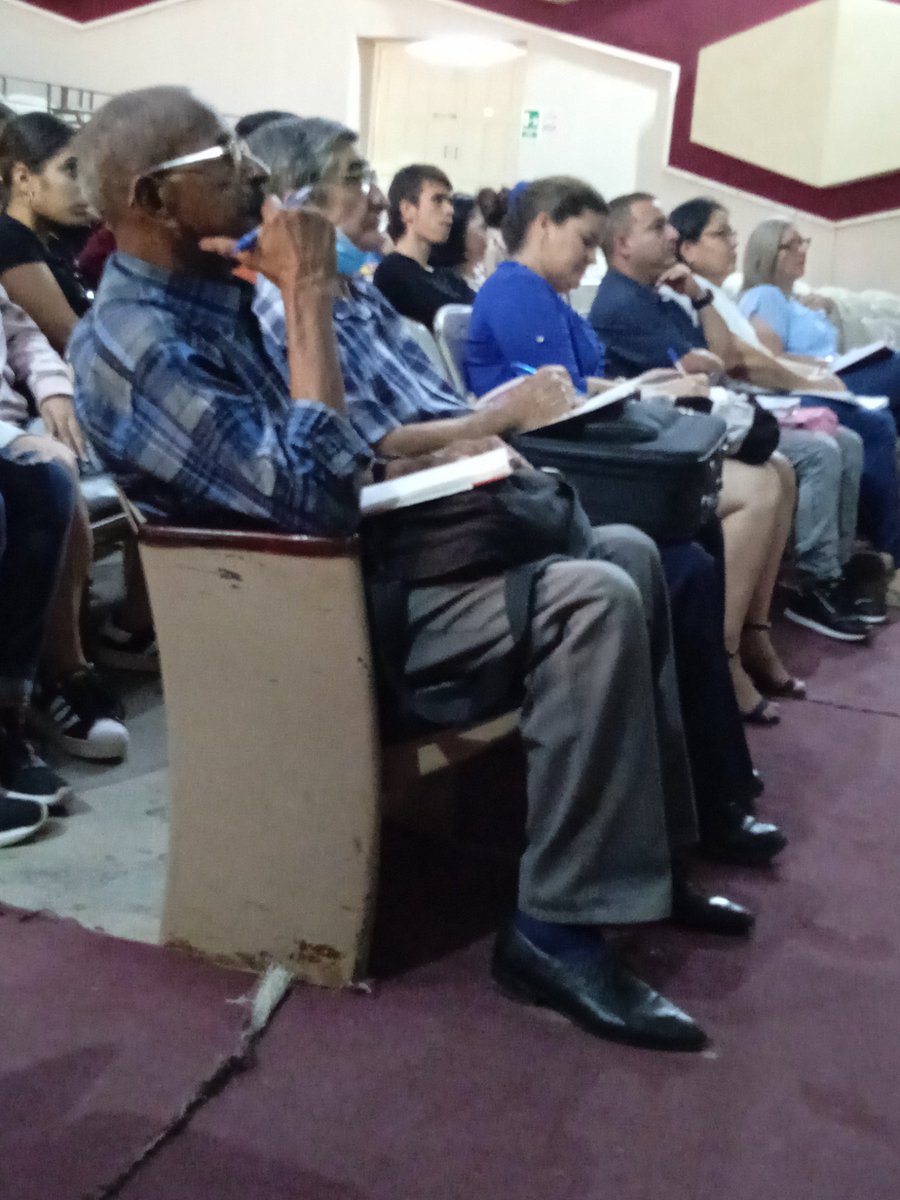 C_Economicas's tweet photo. Continuamos el intercambio con la rectora haciendo el análisis de los resultados docentes de la carrera Licenciatura en Economía en el curso 2022. Expone los resultados la Dra. Grisel Grisel Barrios Castillo
@OsanaUCLV https://t.co/v2v3oXFXYu