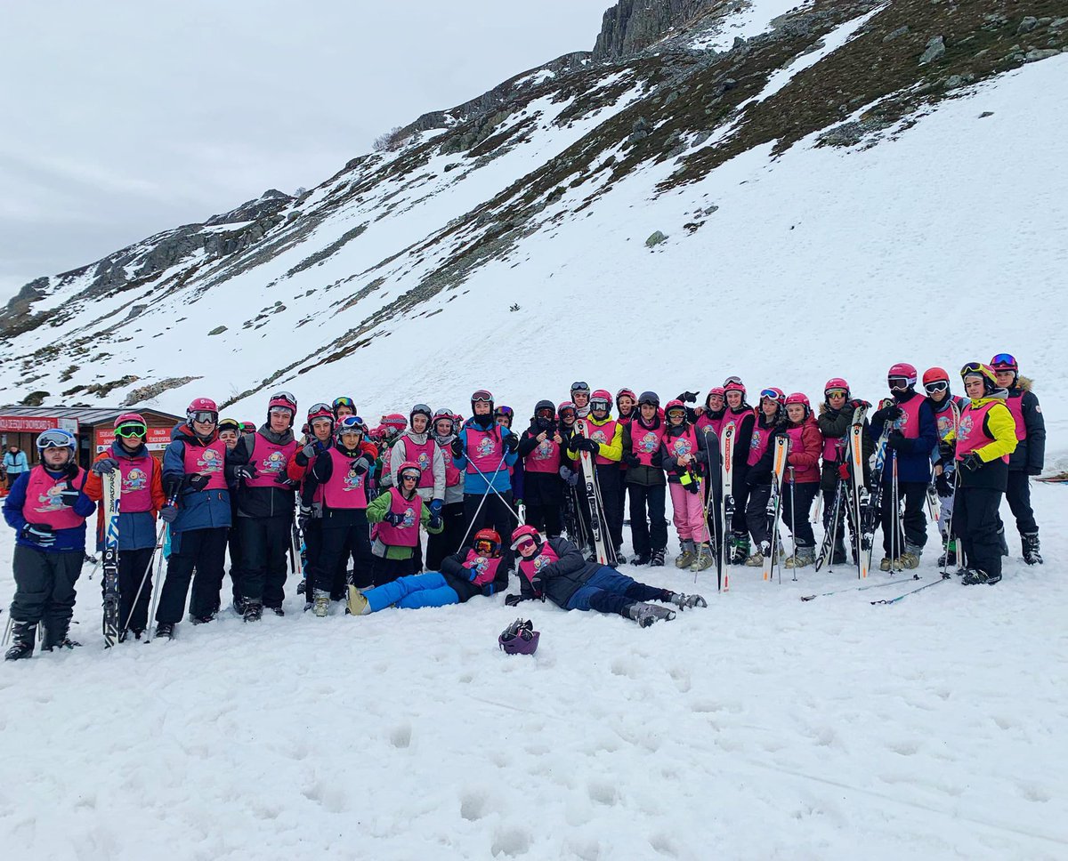 CCVirgenBlanca's tweet photo. Primer día en la nieve!!! ⛷️Hemos aprendido y disfrutado a partes iguales🎿 #esquí #ski @eisanisidro @diputacionleon #CCVirgenBlancaLeón #FundaciónEducere #DondeLoMaravillosoOcurre https://t.co/KnnOX2Bdi2