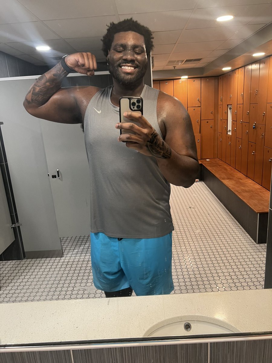 BigTicket73's tweet image. WHATCHU TALKING ABOUT @TyyyJets LETS GOOO LETS FINISH THE WEEK STRONGER THEN WE STARTED IT!!!!!