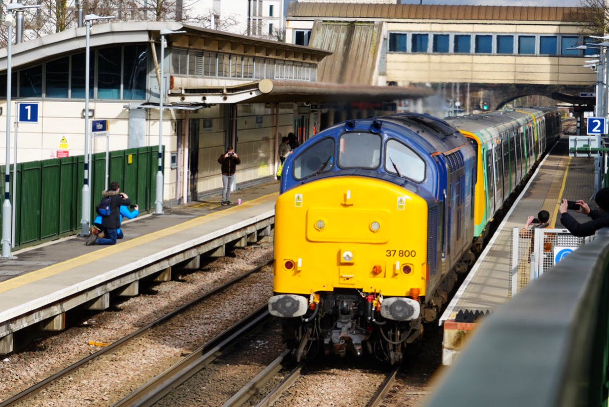 Thanet007_Plat8's tweet image. #class313
 The final journey for 313 204, 214 &amp;amp; 217, passing through Feltham. Thanks to @Coastway_Will for posting the route 👍