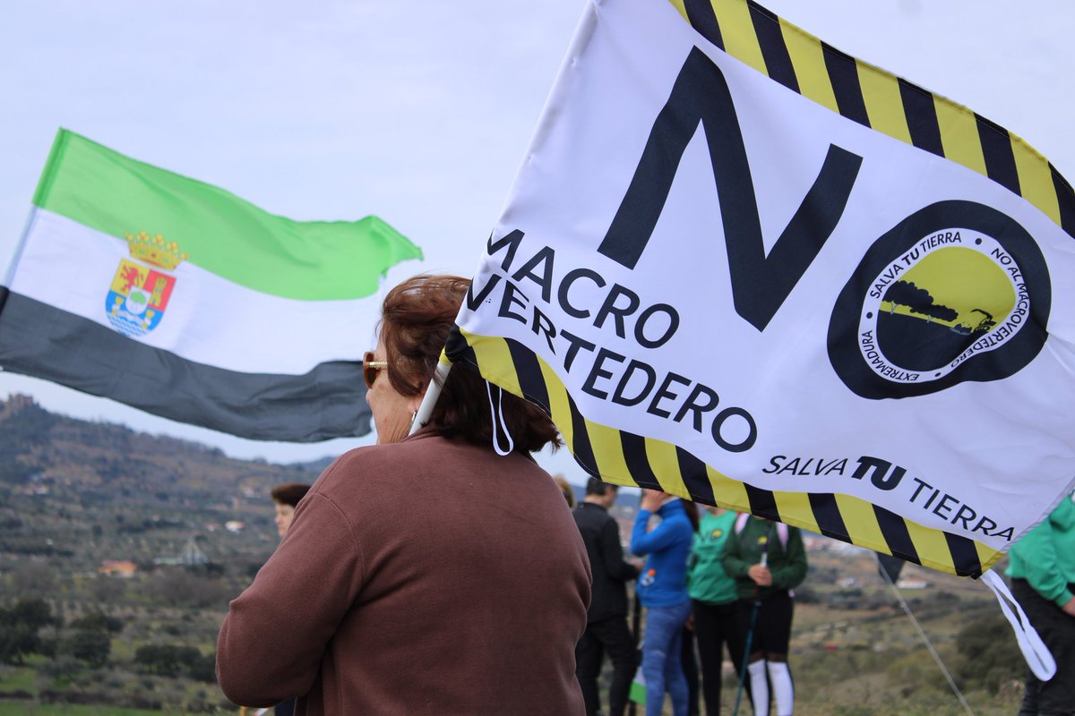 🔴 | ÚLTIMA HORA . 

La Consejería para la Transición Ecológica pone fin en la vía administrativa al proyecto del vertedero en Salvatierra de los Barros. 

La empresa podrá interponer recurso contencioso-administrativo ante el Tribunal en un plazo de dos meses.