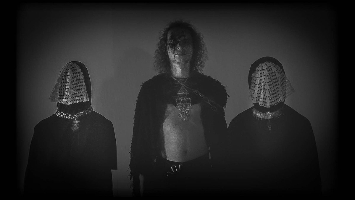 <a href="/rinxlaya/">rnx</a> ve @batuhan_wav a çektiğimiz klip yayında !! Emeği geçen tüm dostlarıma bol şükran.  

youtu.be/oe_qWV_scKQ