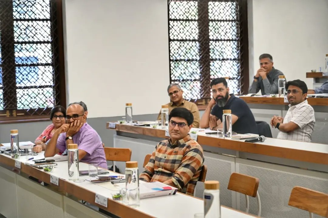AMSOM_Ahmedabad's tweet photo. 22 CXOs/Founders from diverse industries and backgrounds successfully completed the Keynote Programme organised by #AMSOM in collaboration with the @Some_education. Here are some glimpses of the first and second days of the three-day Keynote Programme.
#AcademicTwitter https://t.co/f2PuvaH2J2
