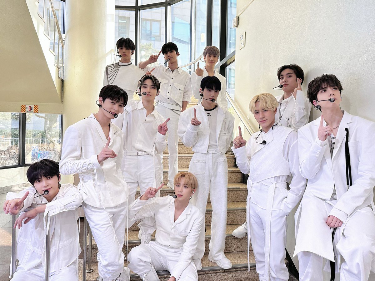 Kreisleriana3's tweet photo. THE BOYZ ROAR🦁
MUSIC BANK
2週連続1位おめでとう✨🎊✨
㊗️W CROWN👑👏🏻✨
✨🏆🏆🏆🏆🏆✨
…5冠👑嬉しいね😂🥹💖✨✨
益々飛躍するドボイズで‼️‼️
#ROAR5thWin
#THEBOYZ22ndWin https://t.co/iORgvtkiJV