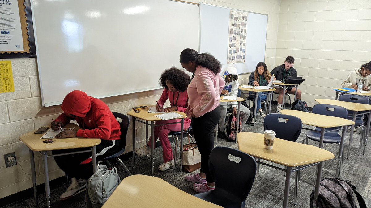 Air_Thor's tweet image. Probability &amp;amp; Statistics working on our univariate activity using M&amp;amp;M's.  #StatStrong #WorkingTogether