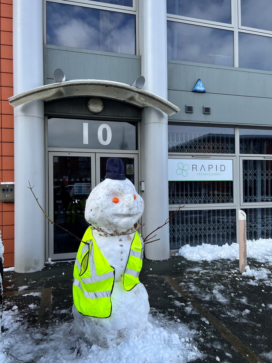 RapidWireless's tweet photo. We had a special guest visit us today at Rapid HQ! ⛄❄
#snow #snowman #rapid https://t.co/hAKQAkjH7x