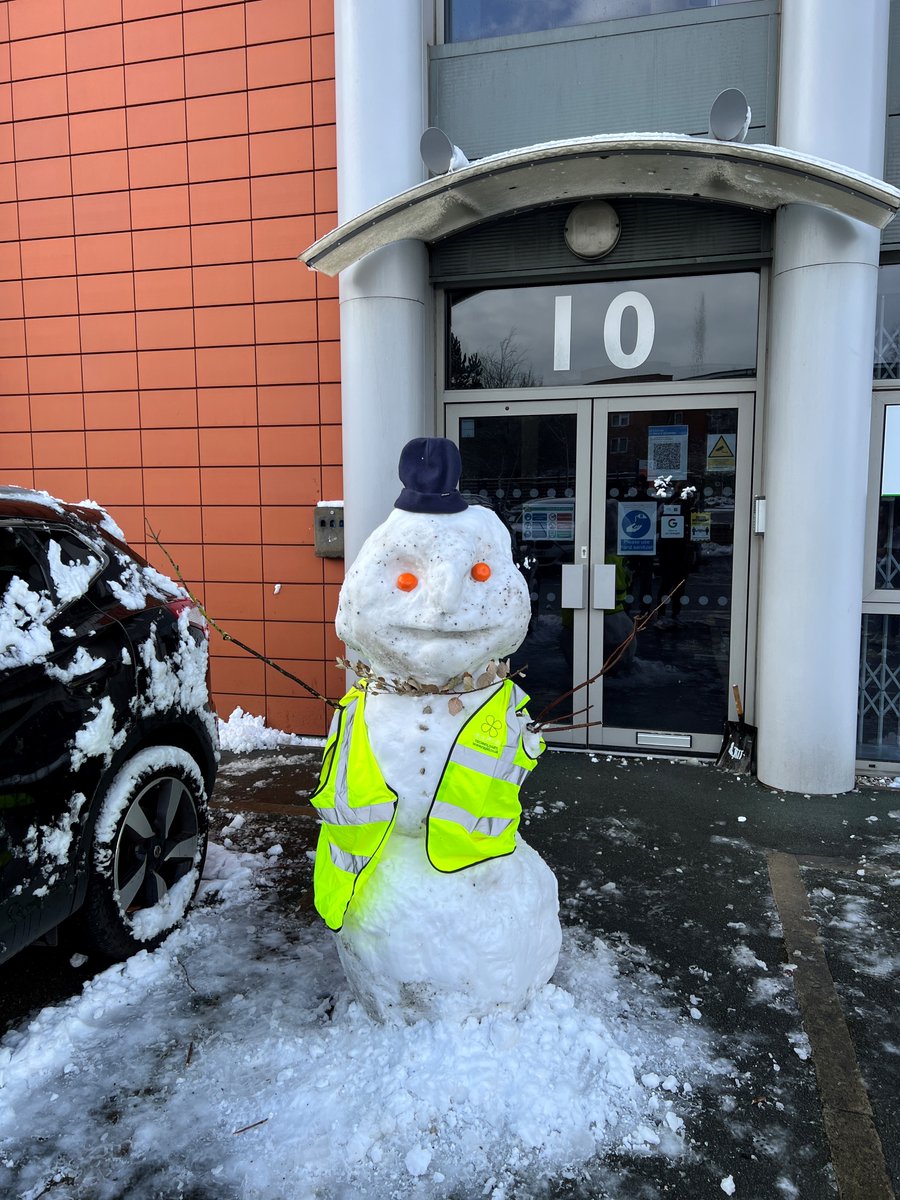 RapidWireless's tweet photo. We had a special guest visit us today at Rapid HQ! ⛄❄
#snow #snowman #rapid https://t.co/hAKQAkjH7x