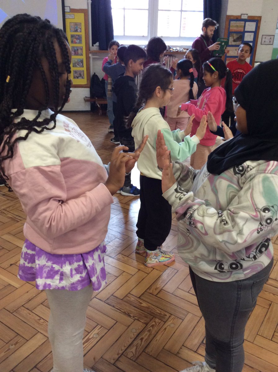 #ColumbiaScienceDay We focussed incredibly well in a game of mirroring to help us begin to understand magnetism.