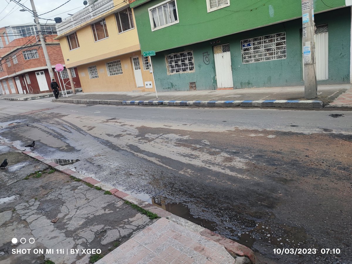 JorgeELaraB's tweet photo. @Citytv @canalcitytv @City_Noticias 
Buen día

Quisiera reportar el deplorable estado de la Carrera 33a con 54a sur, barrio San Vicente Ferrer, Localidad Tunjuelito, ya se ha pasado el reporte más de 2 veces a la alcaldía local y al idu, está así hace más de 2 años sin solucion https://t.co/QnUTTPlX3t