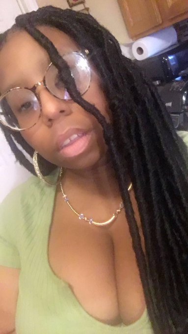 Empress is still around 😅 https://t.co/g00Ggy7rDF<a href="/tag/newprofilepic"class="tags"><span>#newprofilepic</span></a>