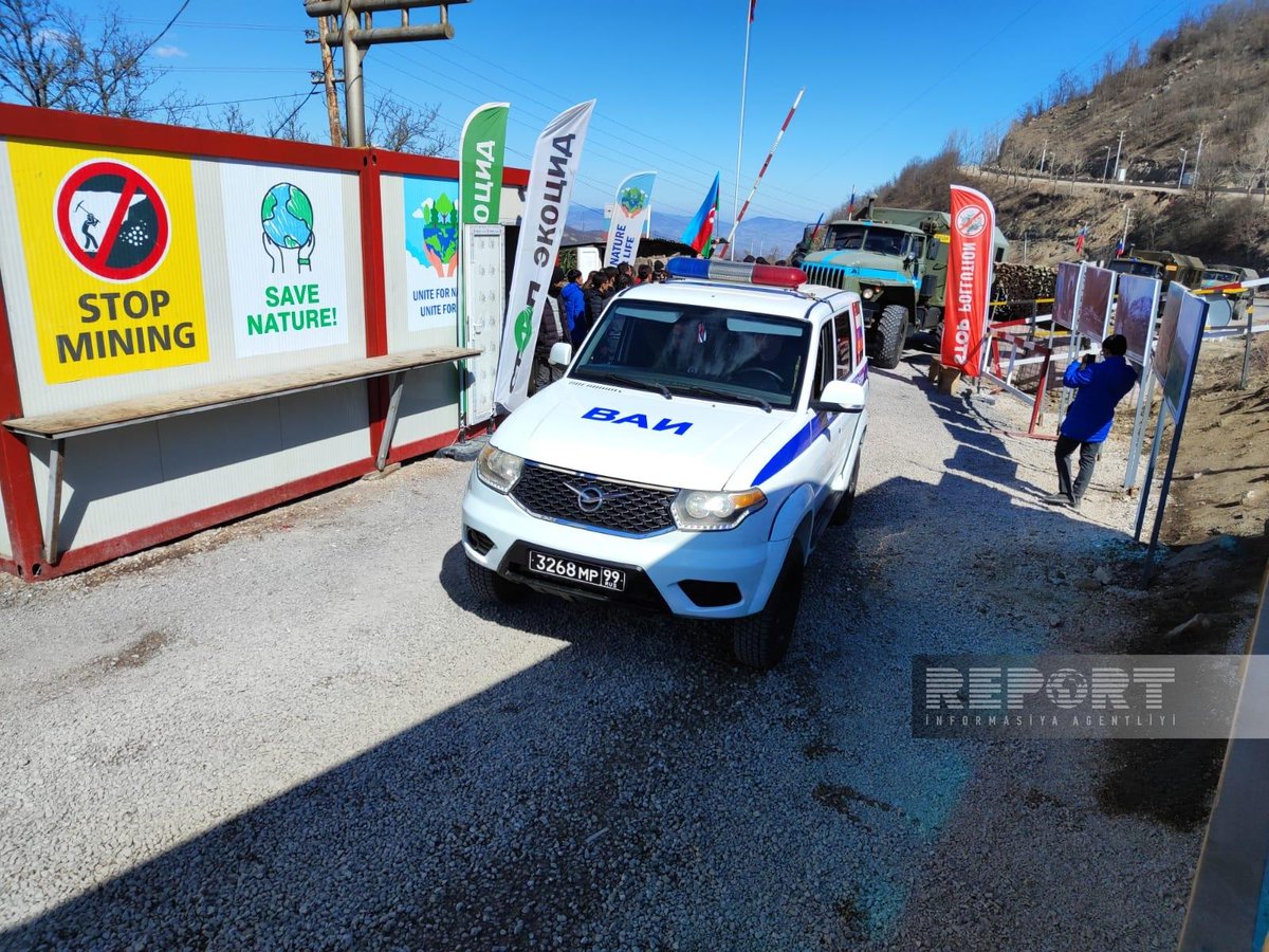 ireli_pu's tweet photo. We bring to the attention of the Ms. @USAmbYerevan that the #Khankendi-#Lachin road is not "blocked" by #Azerbaijan.

This road is open for humanitarian purposes &amp; in the pictures below you can see the #ICRC &amp; peacekeeping vehicles that passed through this road today ⬇️ https://t.co/lIbF7qfc6Z