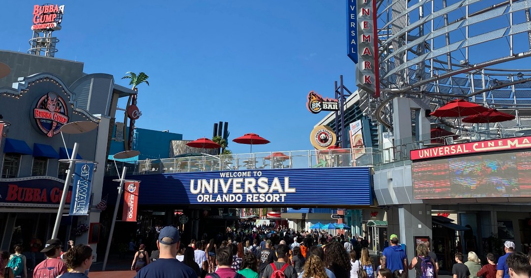 🌞🎉 We want to wish a happy (and sunny!) Senior Trip to our Class of 2023 that are currently visiting Disney World and Universal Studios in Florida! Check out just a few photos of our Seniors enjoying their trip. ⚡ Have a great time, Bolts!