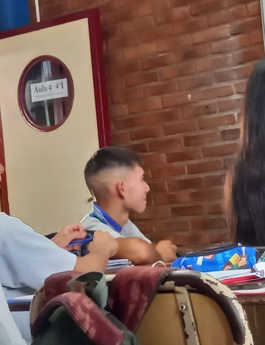 marchavee's tweet image. es su cumple y la profe lo mando adelante #freedylan