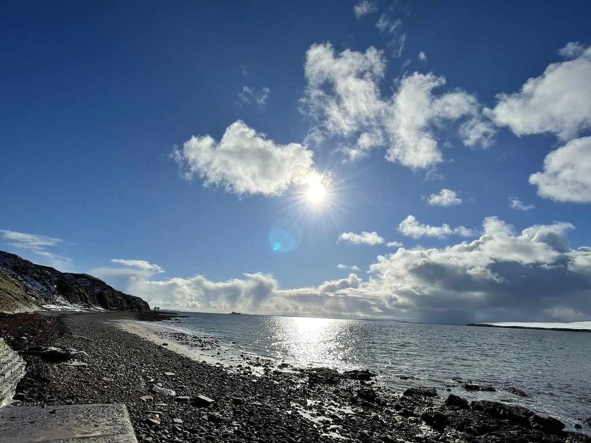OSufferer's tweet photo. Toab, Holm and Scapa.
Not fit to go a walk today. Still recovering from being away for a few days. It's a beautiful spring 🌹 day.
#snowinmarch #toab #holm #scapa #orkney #orkneyislands #pem https://t.co/sz4FL0N9iW