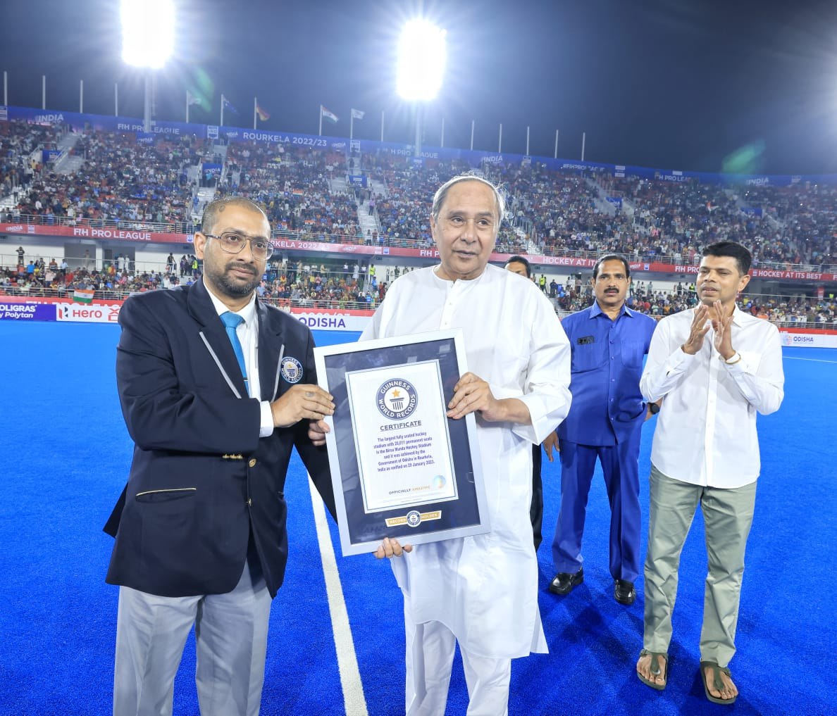 CMO_Odisha's tweet photo. CM @Naveen_Odisha awarded with certificate of recognition from Guinness Book of World Records (@GWR) for #BirsaMundaHockeyStadium, Rourkela being world's largest fully seated hockey stadium. Built in record 15 months, the 20,011 seat stadium is now a benchmark in hockey infra. https://t.co/k6puG0hlPa