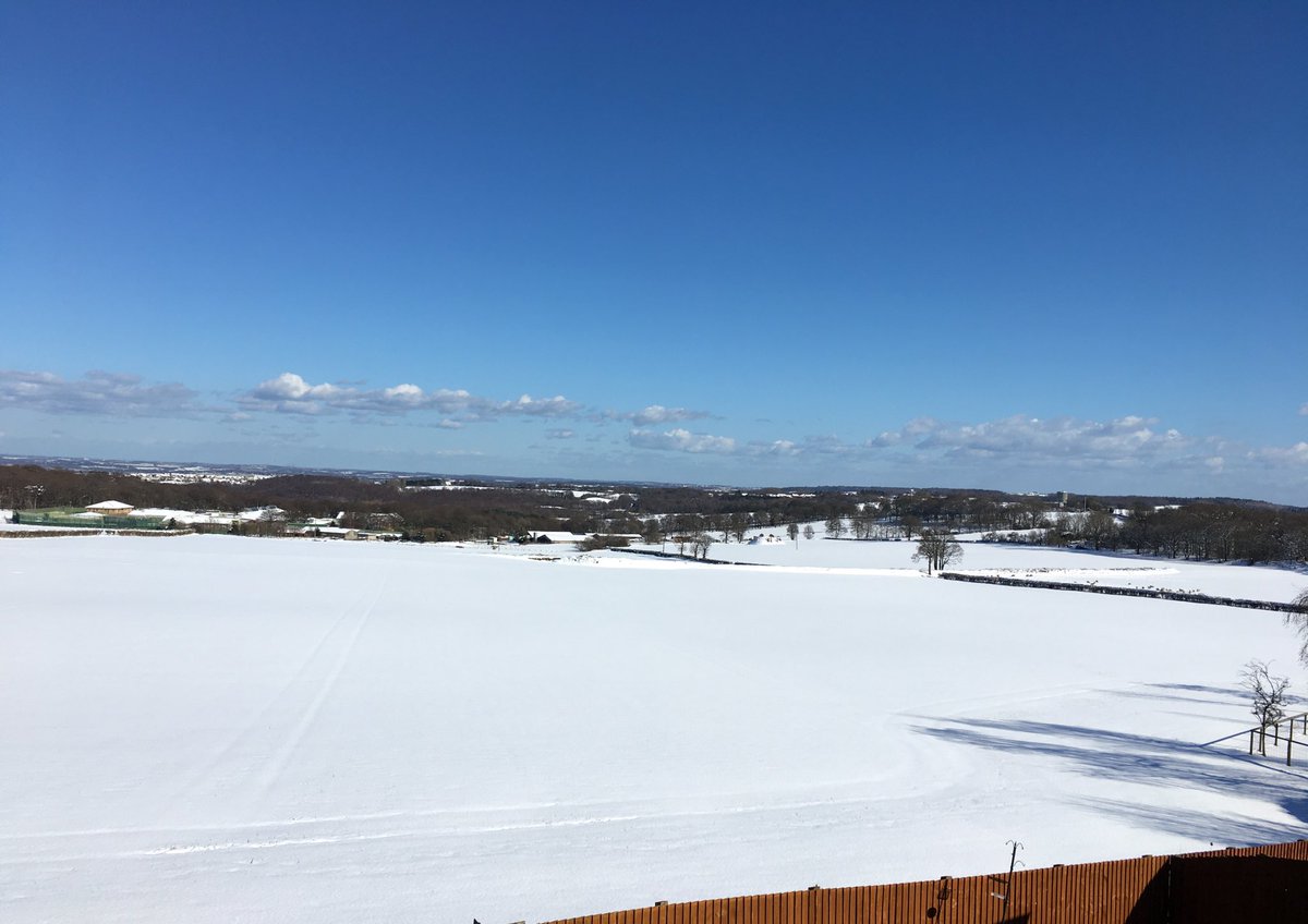 MaryjaneFurniss's tweet photo. Several twitter friends sent good wishes for #movinginday for which thanks. & several made requests for photos of our view. So here you go, a few quick snaps of the view from my new study
#Yorkshire https://t.co/cbMtmN6gxL