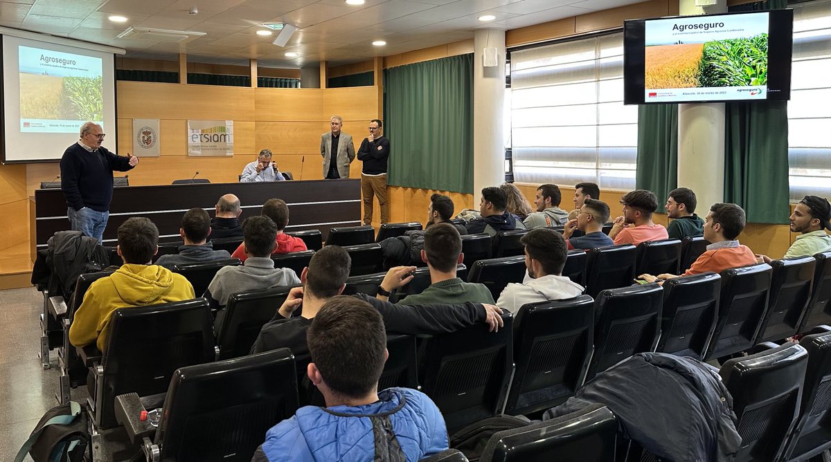 Conferencia-Coloquio con AGROSEGURO y el COIAAB. En la ETSIAMB de la UCLM, actividades prácticas del MU ingeniería agronómica, por supuesto. Gracias