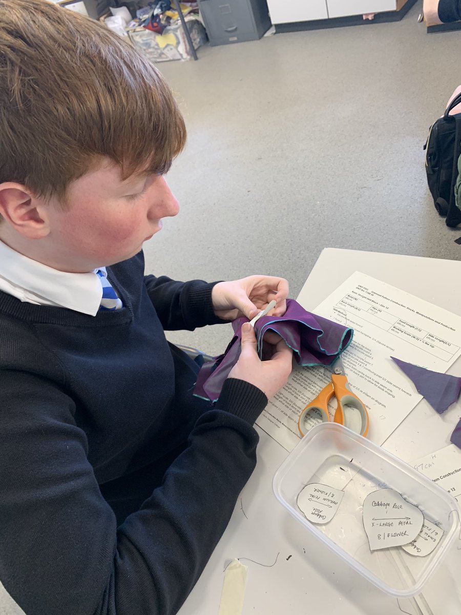 LHSMrsHamilton's tweet photo. Fantastic day with the fashion and textiles team doing a millinery and skirt making workshop! Massive thanks to Nancy and @MissReidFCT @DYW_ForthValley @LHSArtandDesign @_MissLang #fashion #Sustainability https://t.co/esVzYjsiyL