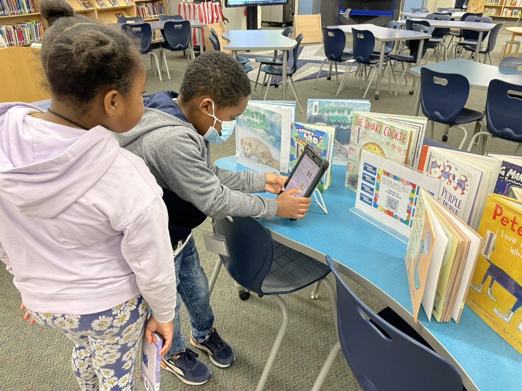 Voting for our favorite books in the library during #MarchBookMadness week 1!! Ss can vote in the library or in the CTLS Stay tuned for the final four! 📚📚📚📚 #FairOaksEagles