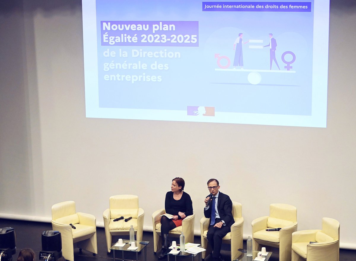 DGEntreprises's tweet photo. #Bercy8Mars | 📢 A l’occasion de la Journée internationale des droits des femmes, @T_Courbe a présenté ce jour le nouveau plan Egalité 2023-2025 de la @DGEntreprises. Découvrir 👉 https://t.co/WtWANZKUz3    
         
#ToutesEtTousEgaux #8Mars

Crédits photos : Patrick Bagein https://t.co/FQZdrTSnrn