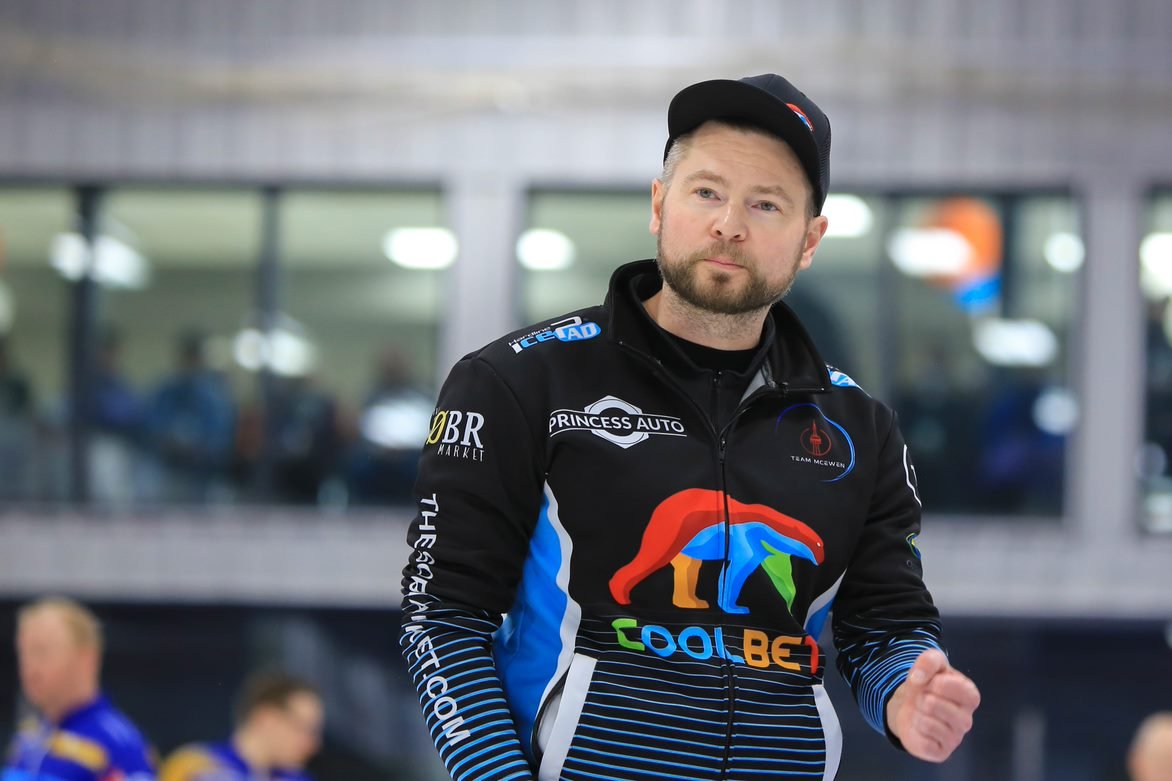 #Brier2023 - <a href="/TeamMcEwen/">Team Mike McEwen</a> Playoff Odds

Team Alberta -333 &amp; -1.5 (-161)
<a href="/TeamMcEwen/">Team Mike McEwen</a> +238 &amp; +1.5 (+120)
Over 12.5 (+104)
Under 12.5 (-139)

coolbet.ca/on/sports/curl…

#Curling